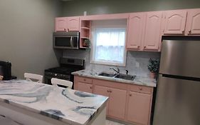 Brand New Cozy Downtown Apartment